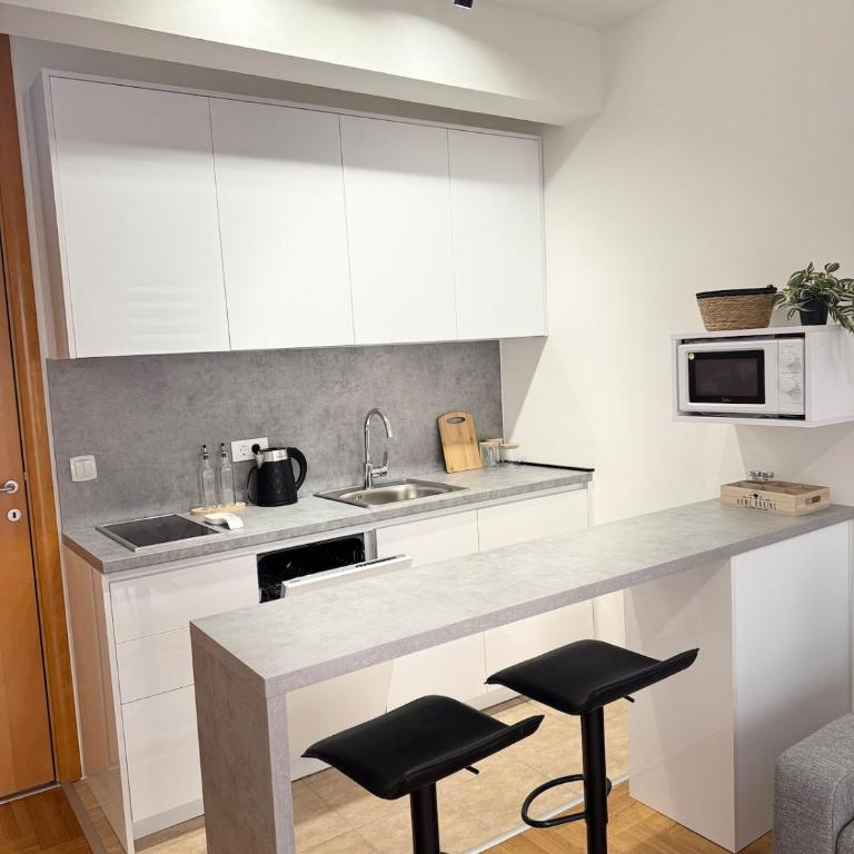 Bright and Modern Studio with Balcony - Studio Apartman - 10