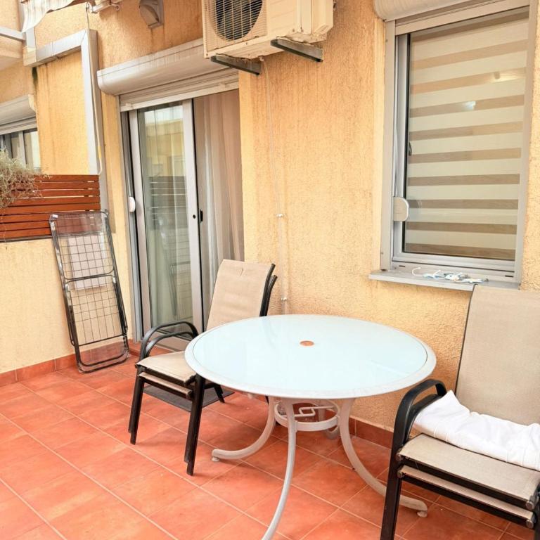 Bright and Modern Studio with Balcony - Studio Apartman - 11