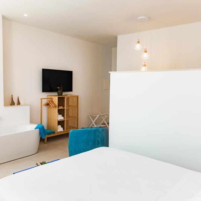 Acquamarina Suites by MONHOLIDAY - Camera Matrimoniale con Vista Mare - 2