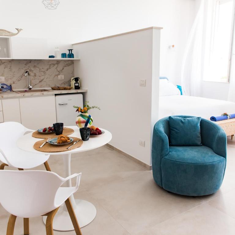 Acquamarina Suites by MONHOLIDAY - Camera Matrimoniale con Vista Mare - 5