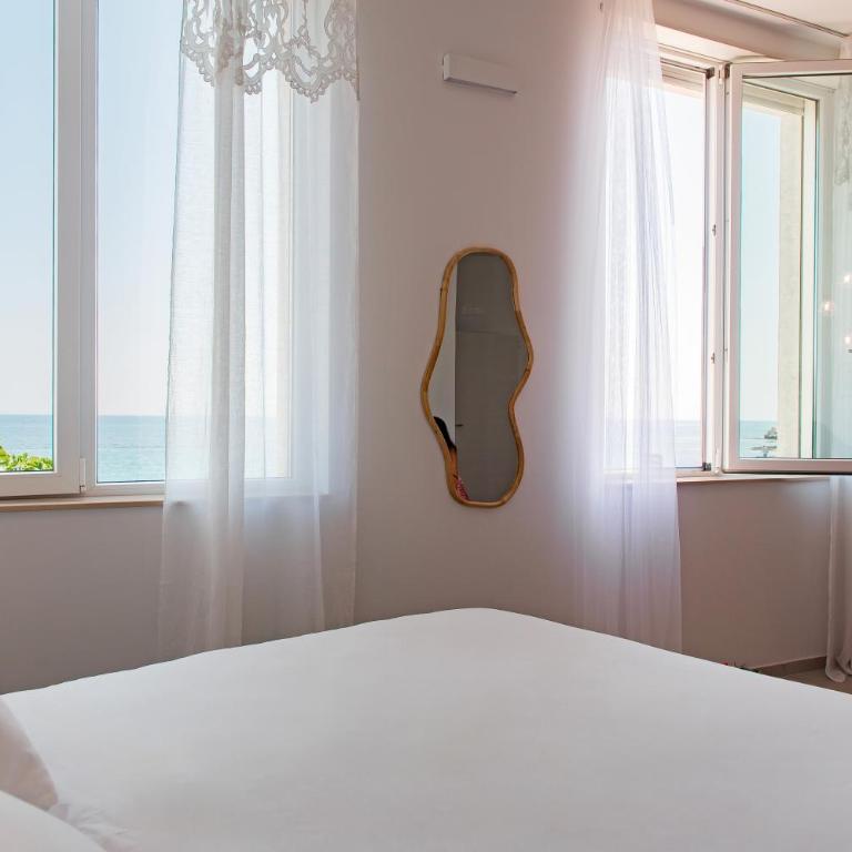 Acquamarina Suites by MONHOLIDAY - Camera Matrimoniale con Vista Mare - 6
