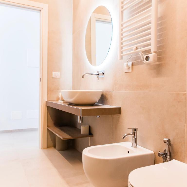 Acquamarina Suites by MONHOLIDAY - Camera Matrimoniale con Vista Mare - 9
