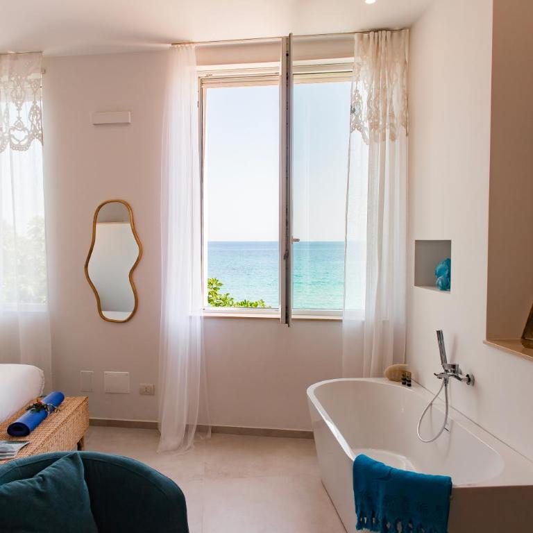 Acquamarina Suites by MONHOLIDAY - Camera Matrimoniale con Vista Mare - 1