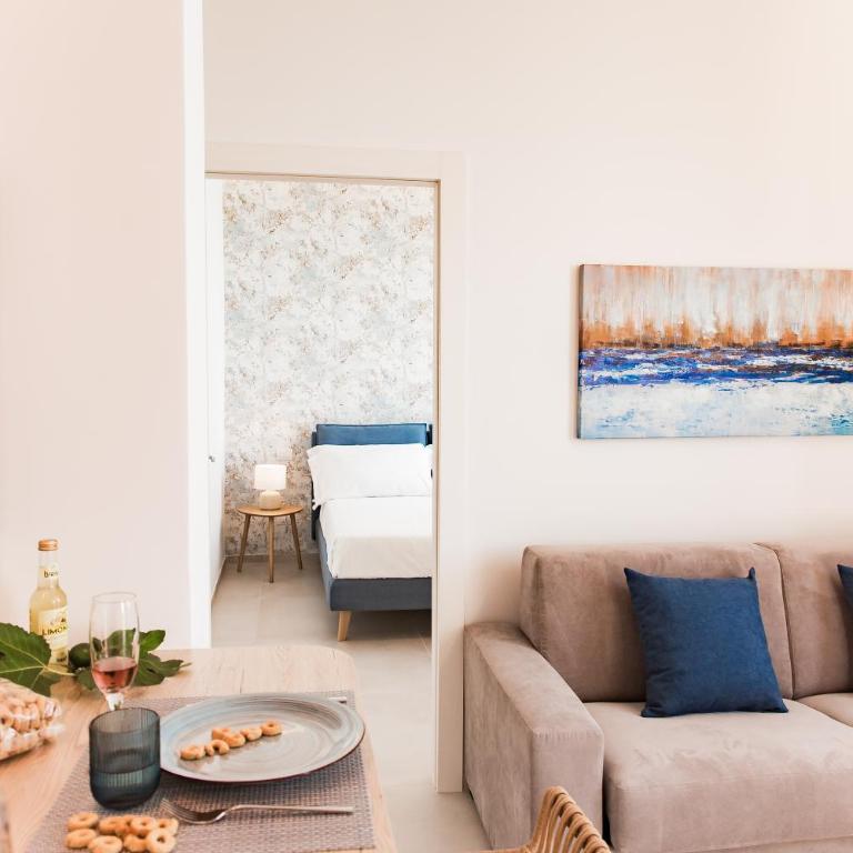 Acquamarina Suites by MONHOLIDAY - Camera King con Vista Mare - 5
