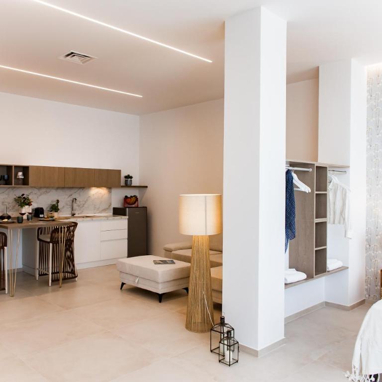 Acquamarina Suites by MONHOLIDAY - Camera Queen con Vista Mare - 4