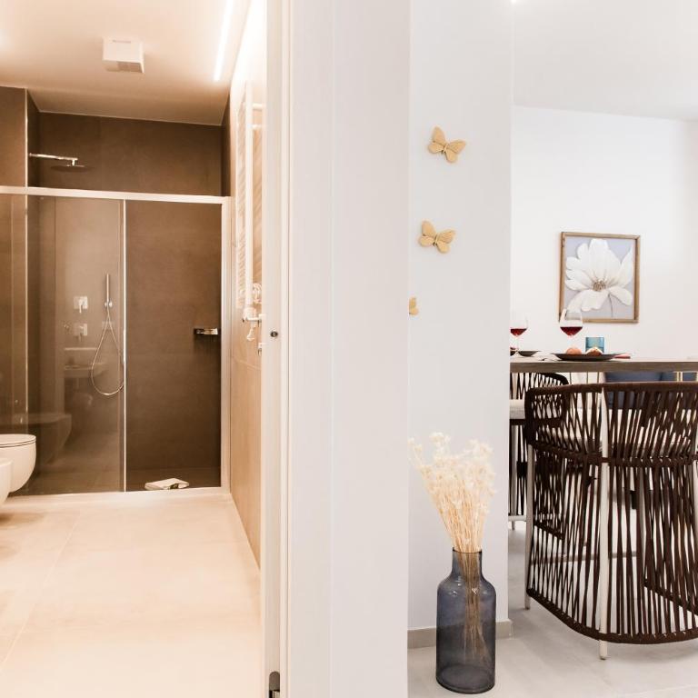 Acquamarina Suites by MONHOLIDAY - Camera Queen con Vista Mare - 9
