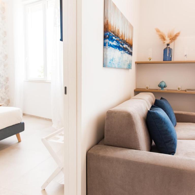 Acquamarina Suites by MONHOLIDAY - Camera King con Vista Mare - 7