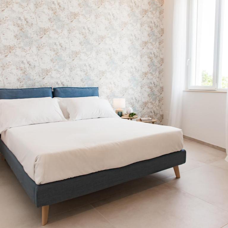 Acquamarina Suites by MONHOLIDAY - Camera King con Vista Mare - 9