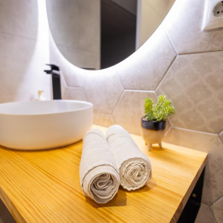 FLORIT FLATS - Arts & Port Suites - PET FRIENDLY - Family Studio - 4