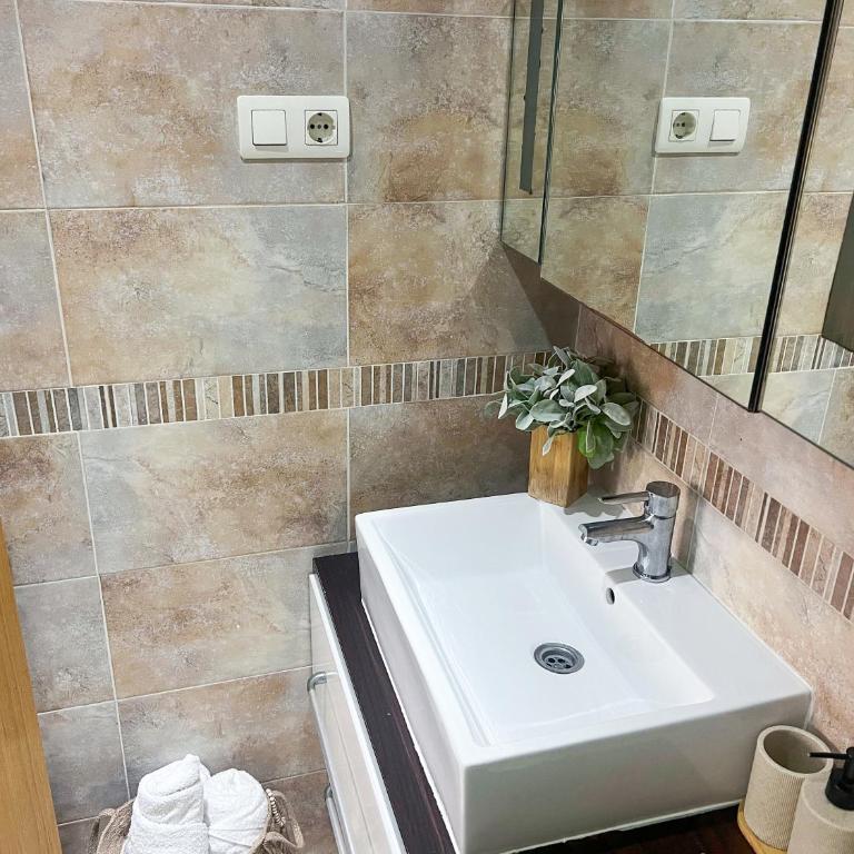 Rojo Amanecer - Apartamento de 2 dormitorios con balcón y vistas al mar - 12