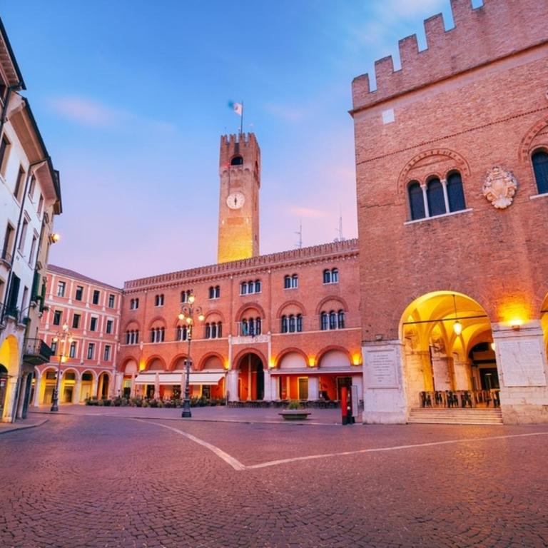 'Suite San Nicolò' -Treviso Historic Center with Parking Space - 10 min walking to Train Station - Apartamento de 2 dormitorios - 45