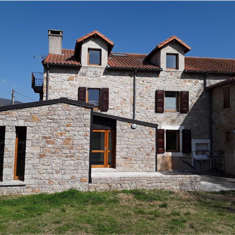 Auberge de jeunesse HI Millau La Maladrerie - Chambre Familiale avec Salle de Bains - 1