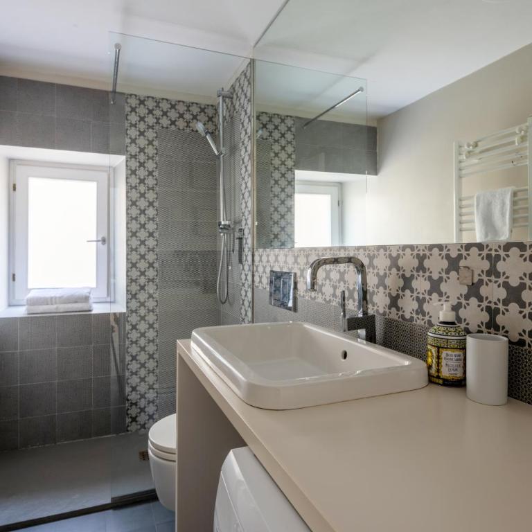 "Mirabello Apartment" 2 BDR AC, 2 BTH, 2nd floor with luggage lift, Private Garage 600mt far out of LTZ, Pedestrian Centre, city life - Two-Bedroom Apartment - 33