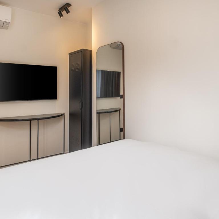 Montmartre Paris Suite - Two-Bedroom Apartment - 12