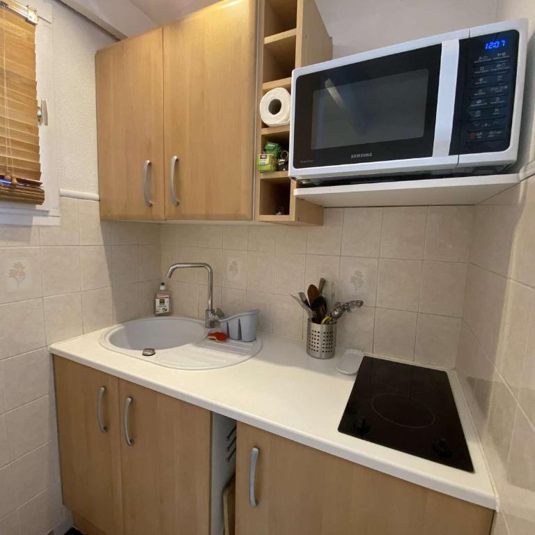 Sainte-Maxime: Appartement 2 pièces, proximité plage, parking inclus - FR-1-226-523 - Apartamento - 17