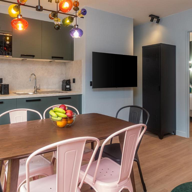Montmartre Paris Suite - Two-Bedroom Apartment with Terrace - 15
