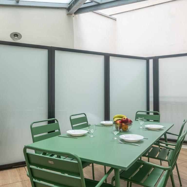 Montmartre Paris Suite - Two-Bedroom Apartment with Terrace - 9