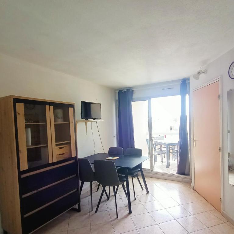 Canet-en-Roussillon: Charmant T2 avec Clim et Parking, Plage à Proximité! - FR-1-794-163 - Appartement - 2