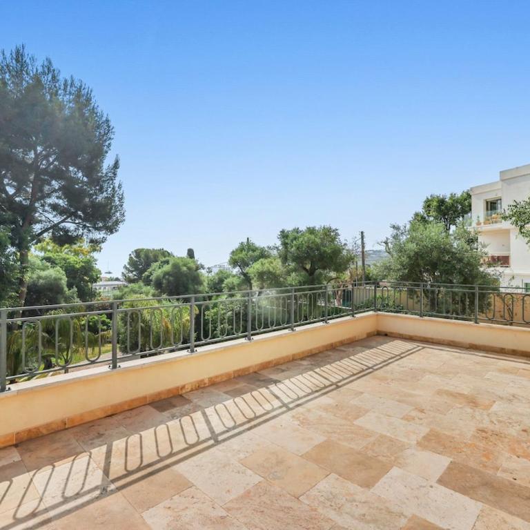 Central Luxurious Property - Villa with Private Pool - 35
