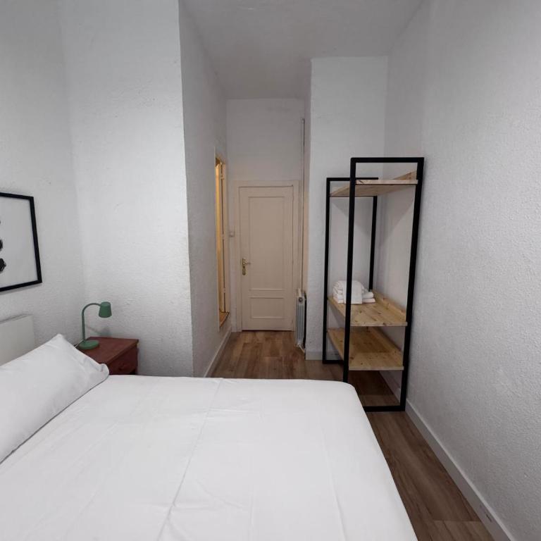 Calma House Barcelona - Superior Queen Room - 6