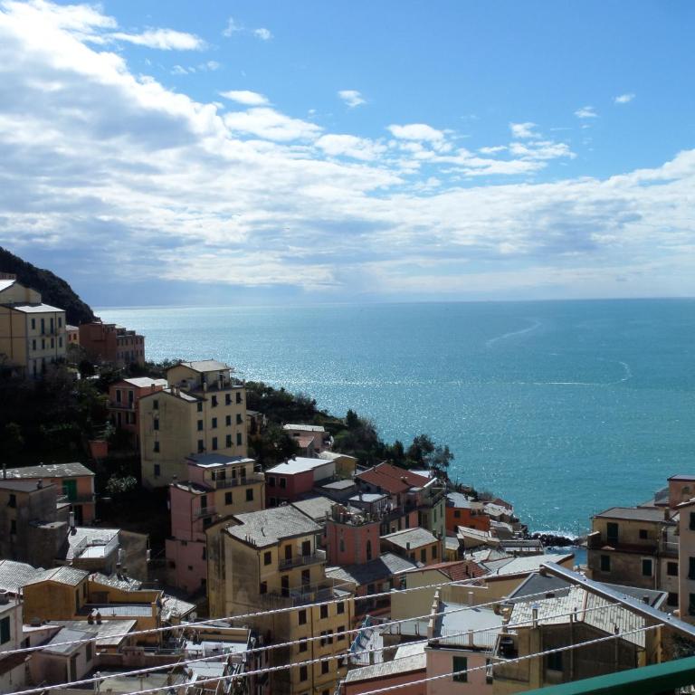 "San Giovanni Apartment" Seaview, terrace, 2 Aircondo BDR, 3rd floor, Free Garage 200 mt far, from Train platform elevator to the upper walking road, 200mt to home - Apartamento de 2 dormitorios - 47