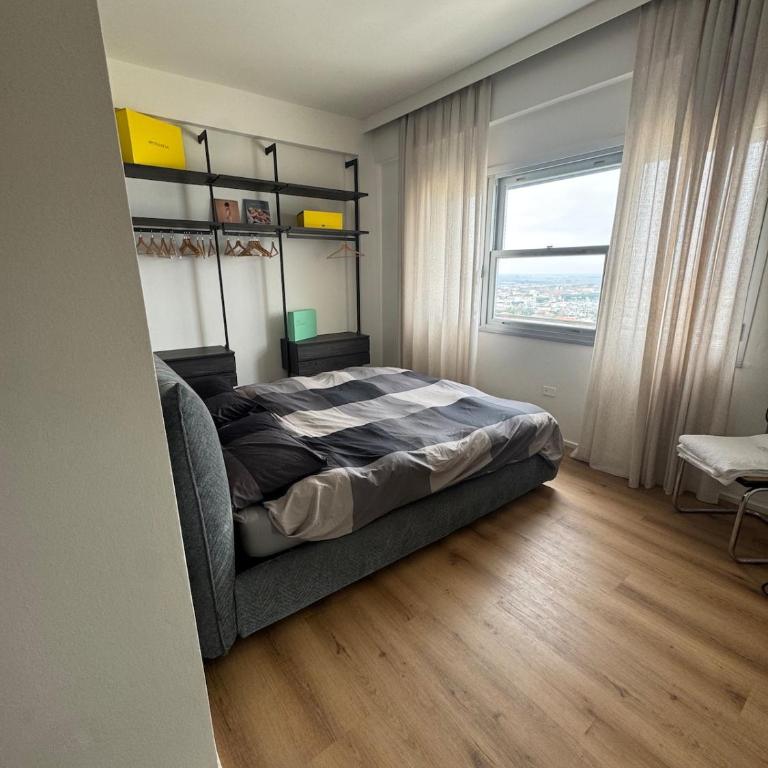 Window overlooking the sea on the 20th floor - Appartamento con 2 Camere da Letto - 7