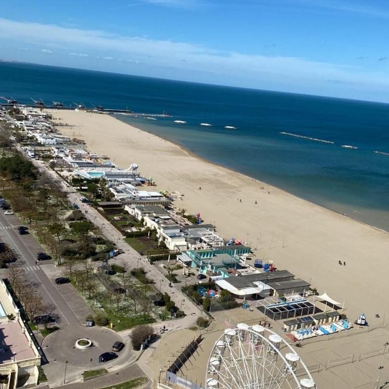Window overlooking the sea on the 20th floor - Appartamento con 2 Camere da Letto - 10