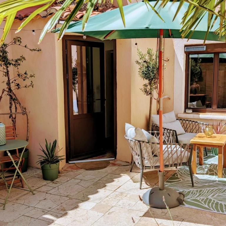 Charming & medieval village house completely renovated with great exterior and views - Maison 3 Chambres - 1