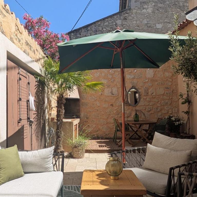 Charming & medieval village house completely renovated with great exterior and views - Maison 3 Chambres - 9