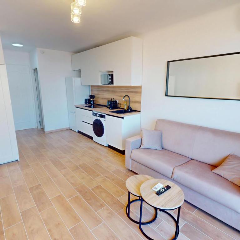 55E - Superbe studio climatisé entièrement rénové au 5ème et dernier étage sur le bord de Mer de Menton - Monolocale - 12
