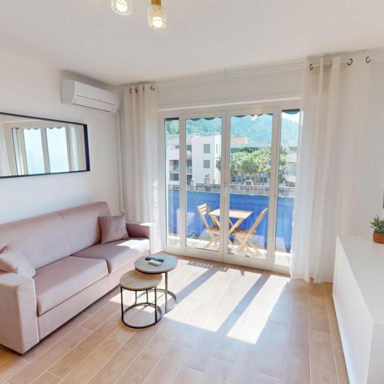 55E - Superbe studio climatisé entièrement rénové au 5ème et dernier étage sur le bord de Mer de Menton - Monolocale - 13
