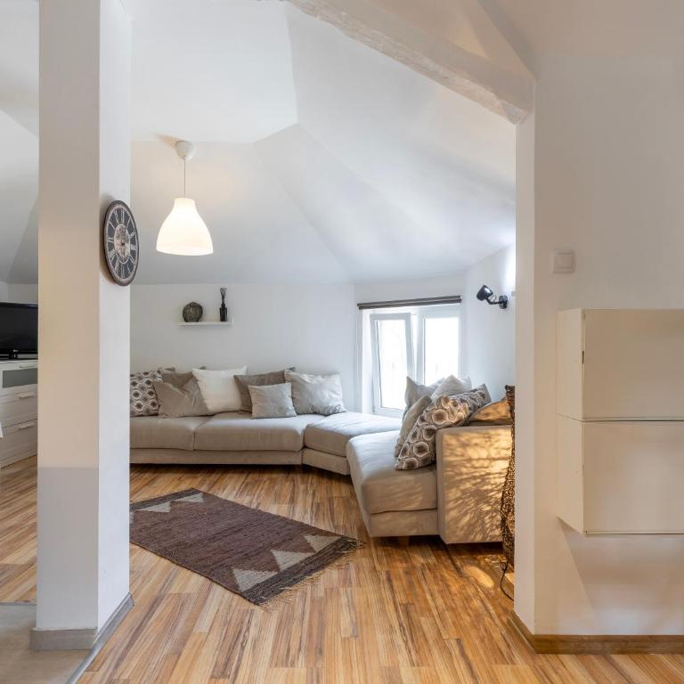 Emi Quiet & Cozy Stay - One-Bedroom Apartment - 1