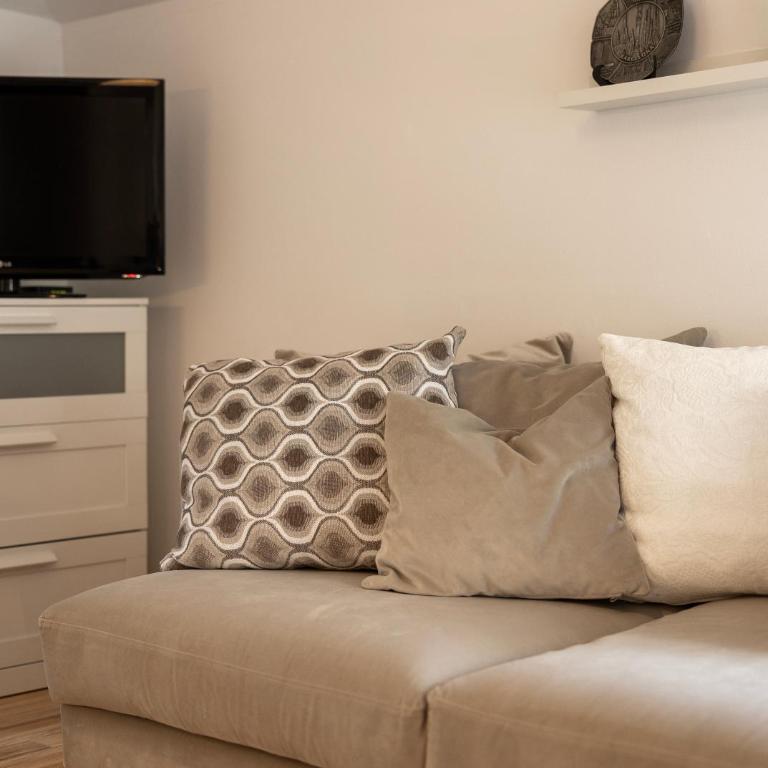 Emi Quiet & Cozy Stay - One-Bedroom Apartment - 5