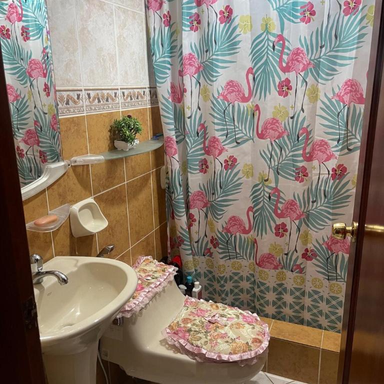 Alquilo acogedora villa Familiar en Salinas, a pocos minutos de centro comercial y playas! - Villa de 3 dormitorios - 7