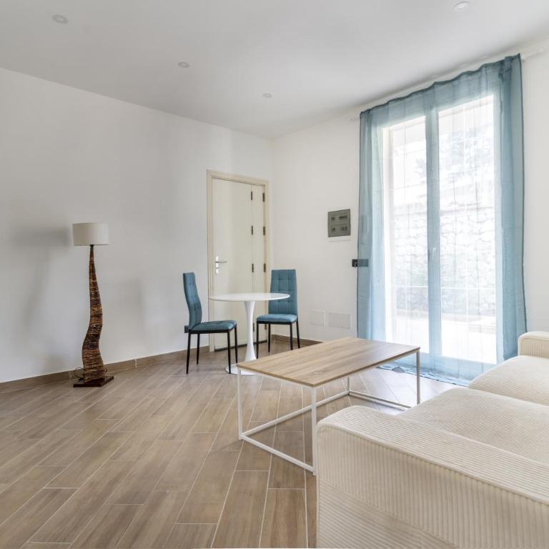 Villa Sandoval - King Suite with Balcony - 5