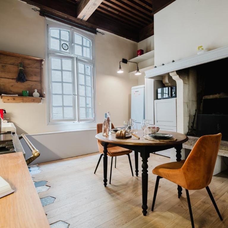 Unique character apartment - heart of Avignon - quiet & charming - One-Bedroom Apartment - 24