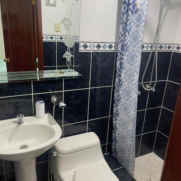 Alquilo acogedora villa Familiar en Salinas, a pocos minutos de centro comercial y playas! - Villa de 3 dormitorios - 9
