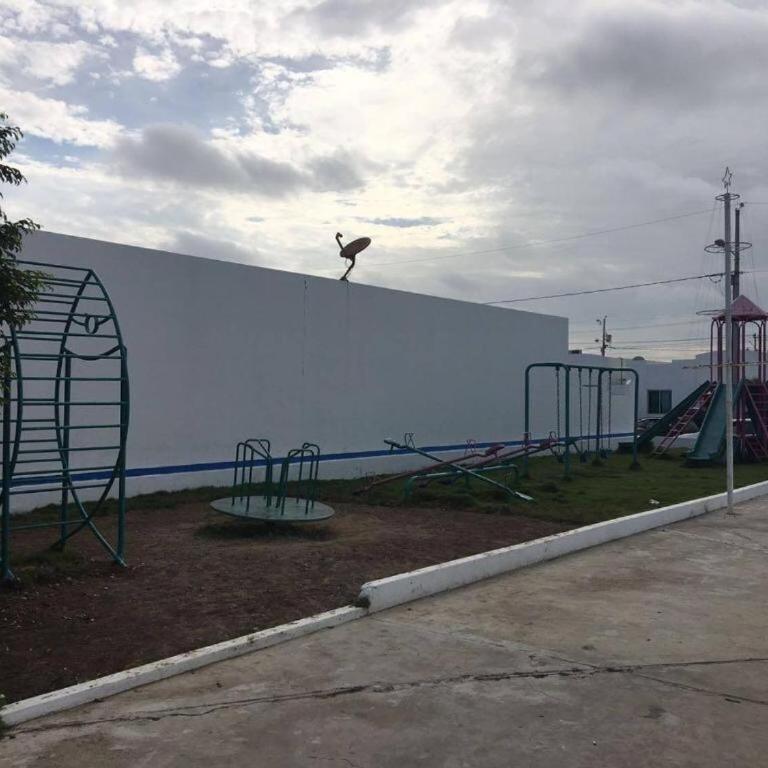 Alquilo acogedora villa Familiar en Salinas, a pocos minutos de centro comercial y playas! - Villa de 3 dormitorios - 20
