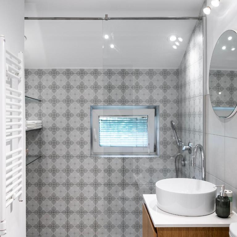 Emi Quiet & Cozy Stay - One-Bedroom Apartment - 49