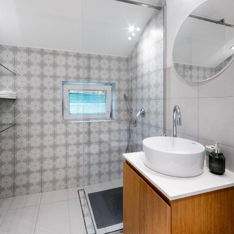 Emi Quiet & Cozy Stay - One-Bedroom Apartment - 46