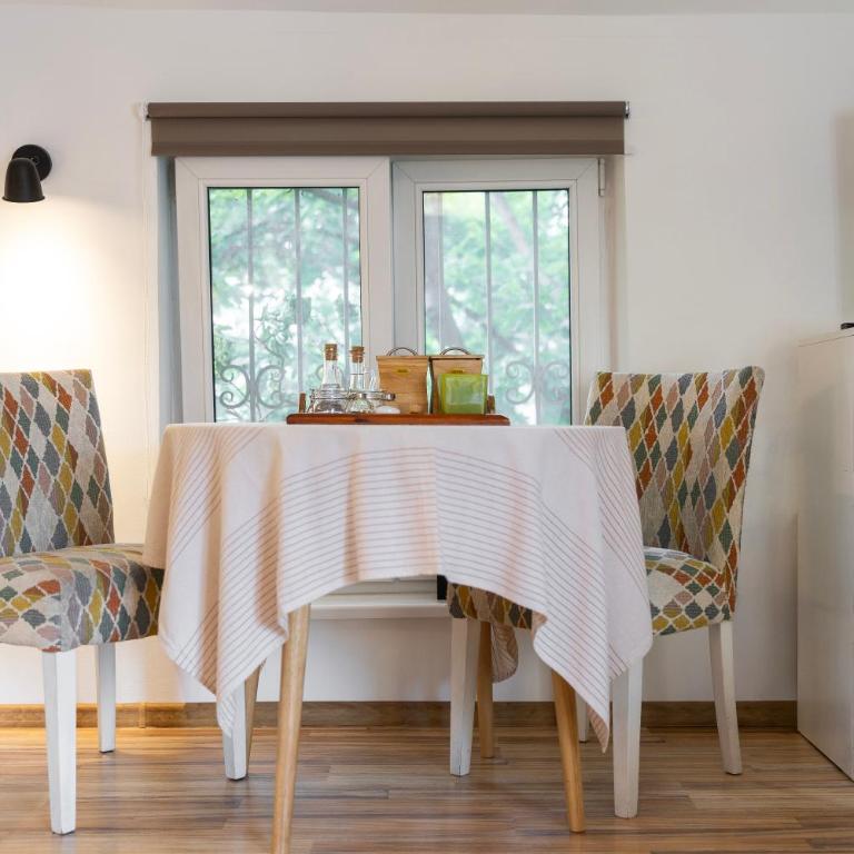 Emi Quiet & Cozy Stay - One-Bedroom Apartment - 23