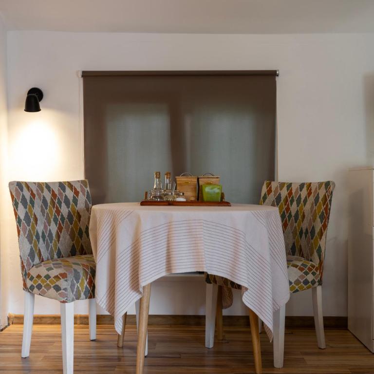Emi Quiet & Cozy Stay - One-Bedroom Apartment - 24