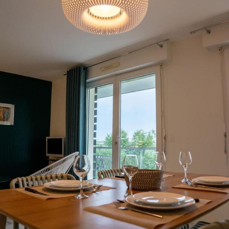 Les roseaux bleus - Two-Bedroom Apartment with Balcony - 17