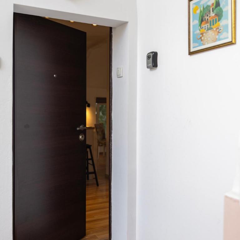 Emi Quiet & Cozy Stay - One-Bedroom Apartment - 57