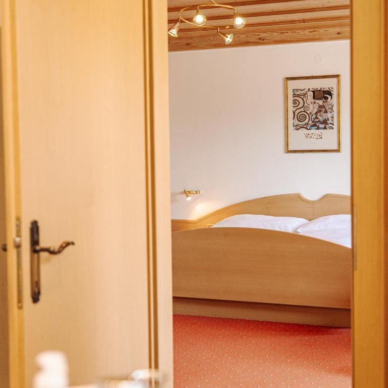 Pension Schlossberg - Doppelzimmer mit Terrasse und Aussicht - 2
