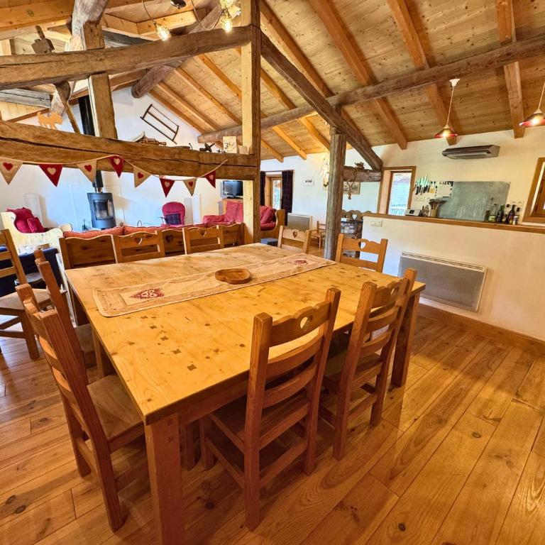 Chalet Confort 4 Ch, 3 SDB, Proche 3 Vallées, Wifi Gratuit - FR-1-452-58 - Appartement 4 Chambres - 6