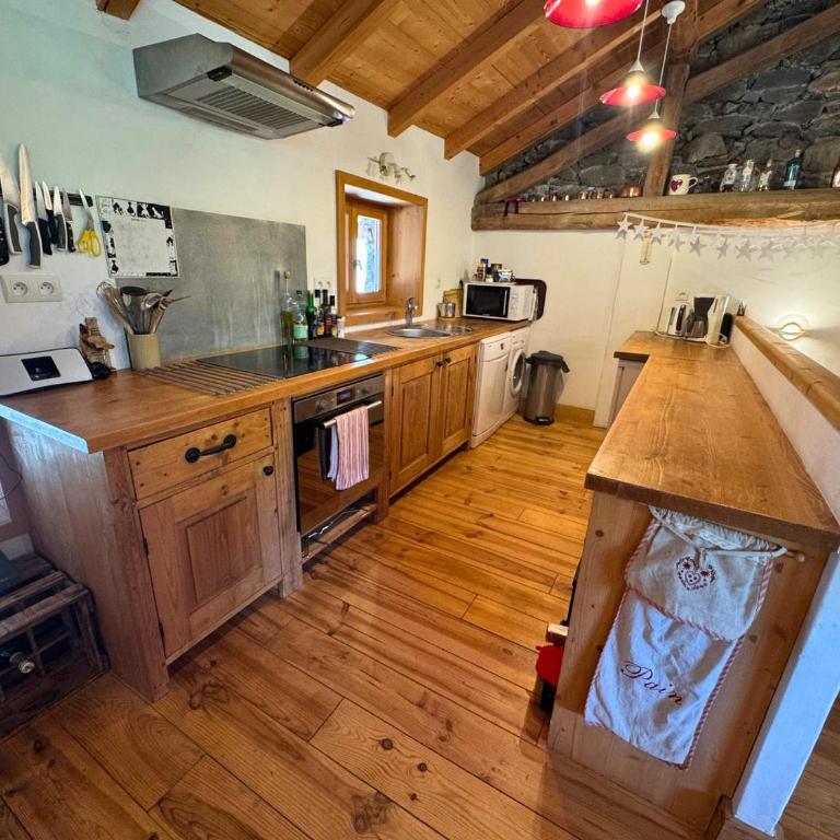 Chalet Confort 4 Ch, 3 SDB, Proche 3 Vallées, Wifi Gratuit - FR-1-452-58 - Appartement 4 Chambres - 8