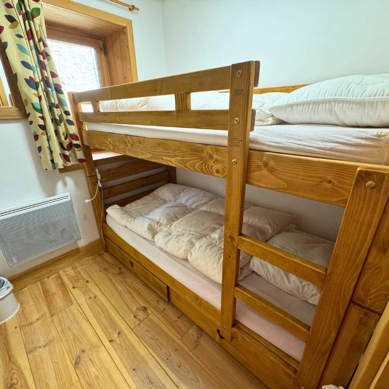 Chalet Confort 4 Ch, 3 SDB, Proche 3 Vallées, Wifi Gratuit - FR-1-452-58 - Appartement 4 Chambres - 11