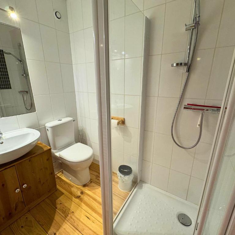 Chalet Confort 4 Ch, 3 SDB, Proche 3 Vallées, Wifi Gratuit - FR-1-452-58 - Appartement 4 Chambres - 12