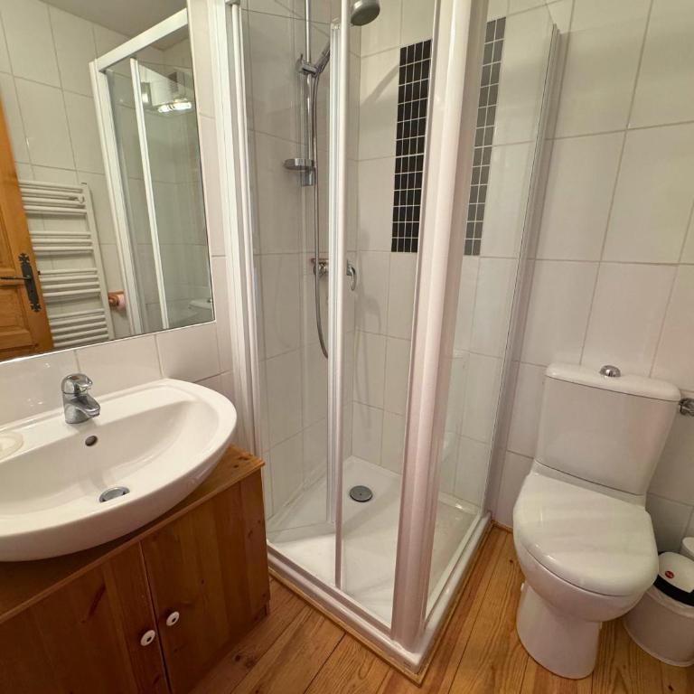 Chalet Confort 4 Ch, 3 SDB, Proche 3 Vallées, Wifi Gratuit - FR-1-452-58 - Appartement 4 Chambres - 13